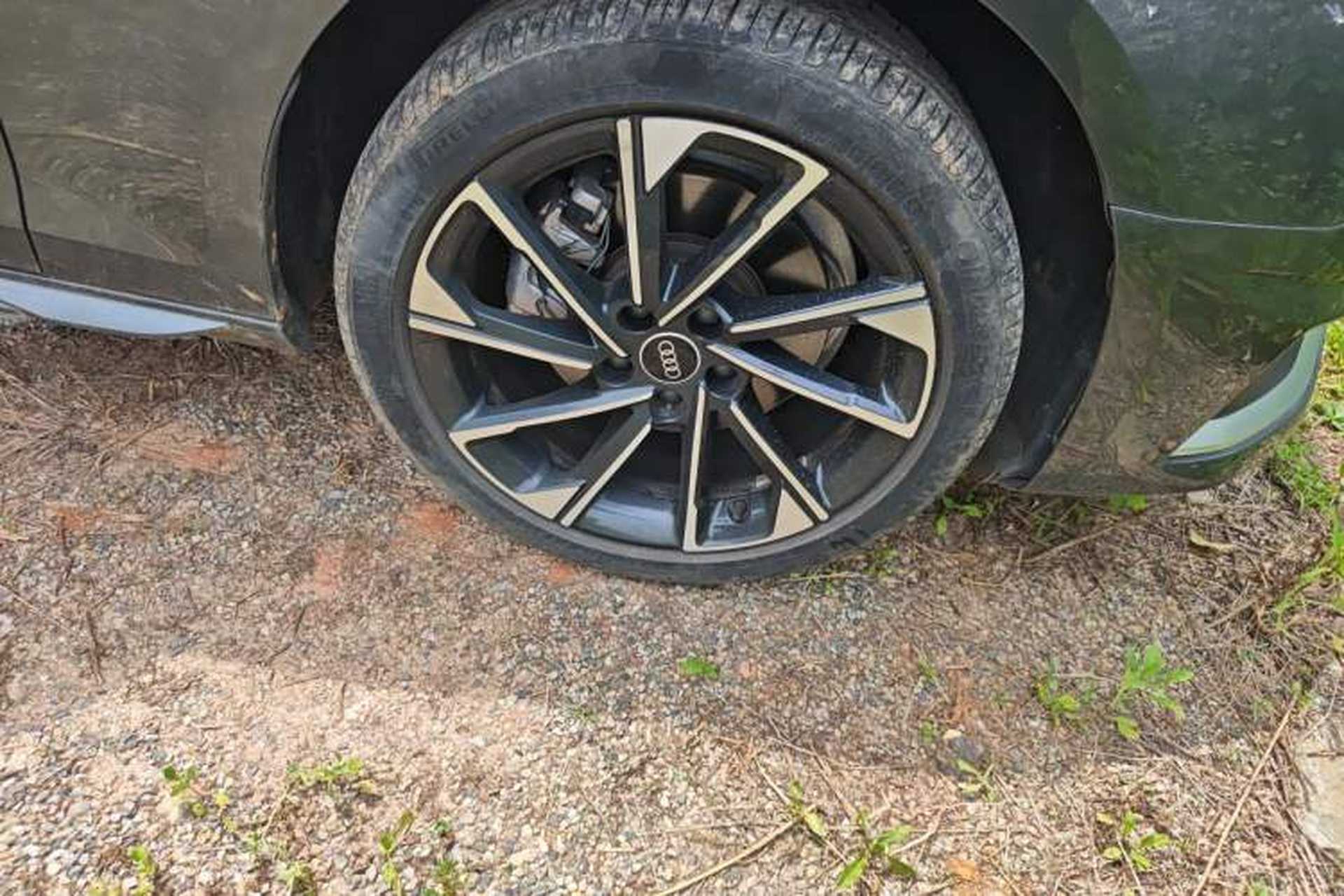 Used Audi A4L 2022 40 TFSI Stylish and Elegant Edition Right Front Wheel Hub