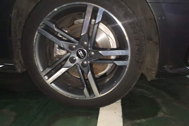 Used Audi A4L 2022 40 TFSI Luxury Dynamic Model Right Front Wheel Hub