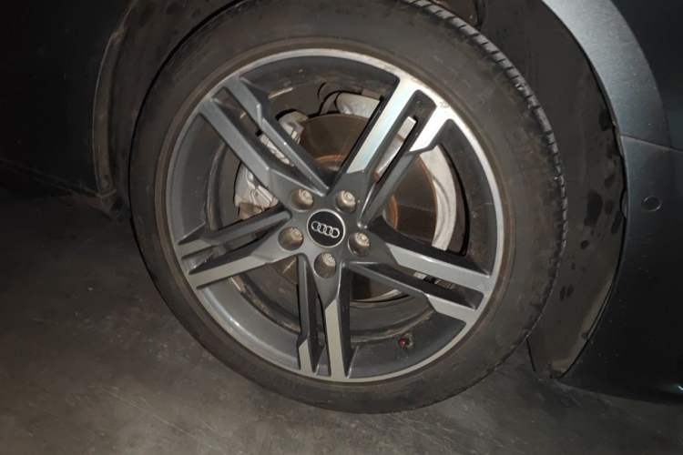 Used Audi A4L 2022 40 TFSI Luxury Dynamic Model Right Front Wheel Hub