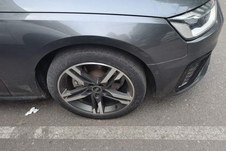 Used Audi A4L 2022 40 TFSI Luxury Dynamic Model Right Front Wheel Hub
