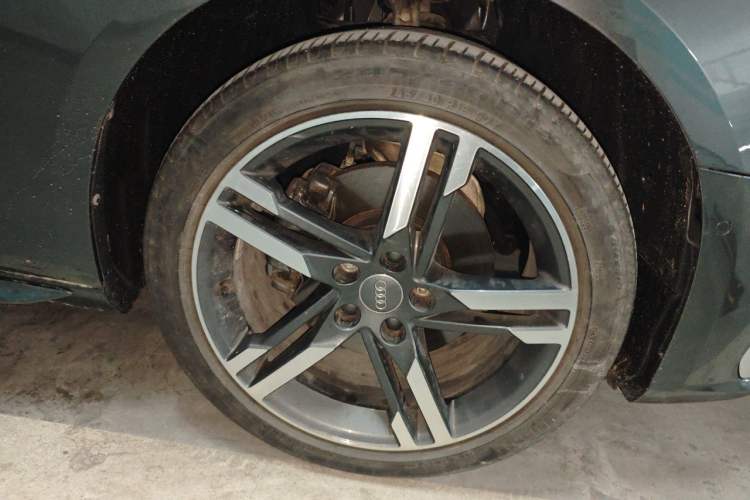 Used Audi A4L 2022 40 TFSI Luxury Dynamic Model Right Front Wheel Hub