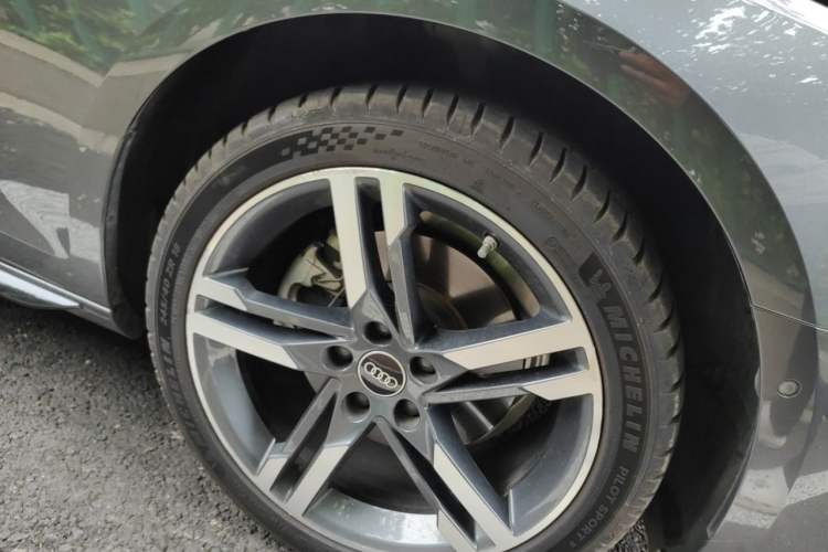 Used Audi A4L 2022 40 TFSI Luxury Dynamic Model Right Front Wheel Hub