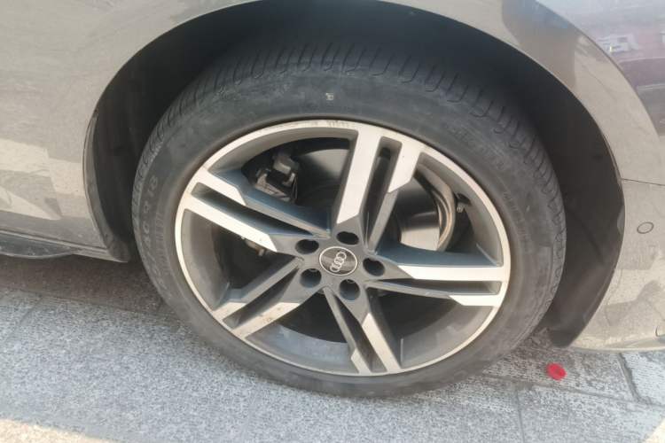 Used Audi A4L 2022 40 TFSI Luxury Dynamic Model Right Front Wheel Hub