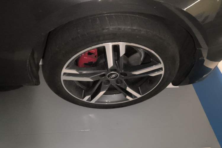 Used Audi A4L 2022 40 TFSI Luxury Dynamic Model Right Front Wheel Hub