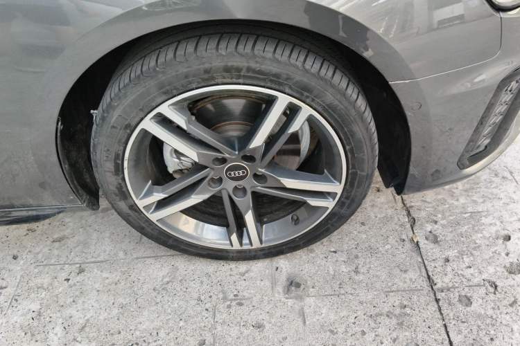 Used Audi A4L 2022 40 TFSI Luxury Dynamic Model Right Front Wheel Hub