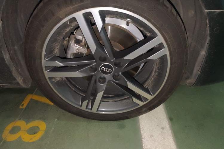 Used Audi A4L 2022 40 TFSI Luxury Dynamic Model Right Front Wheel Hub