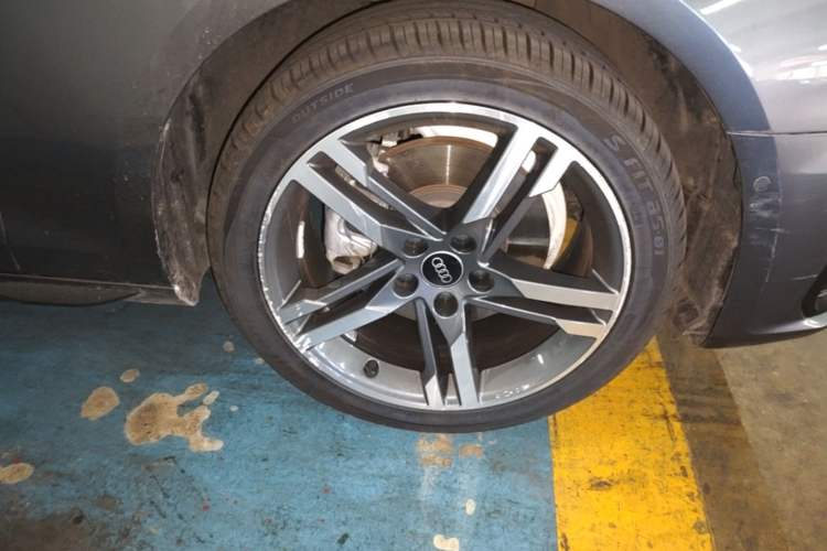 Used Audi A4L 2022 40 TFSI Luxury Dynamic Model Right Front Wheel Hub