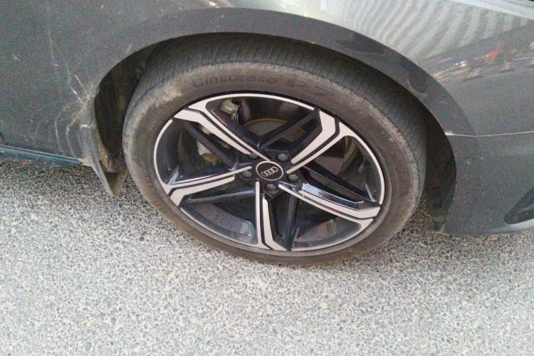 Used Audi A4L 2022 40 TFSI Luxury Dynamic Model Right Front Wheel Hub
