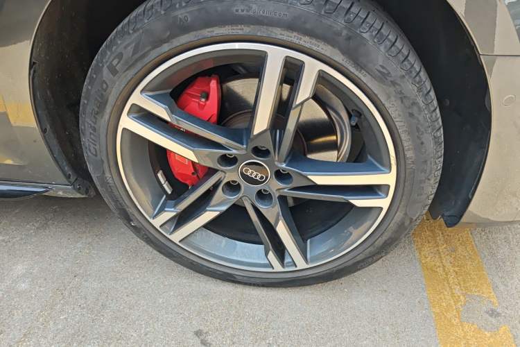 Used Audi A4L 2022 40 TFSI Luxury Dynamic Model Right Front Wheel Hub