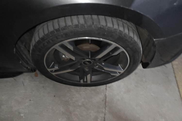 Used Audi A4L 2022 40 TFSI Luxury Dynamic Model Right Front Wheel Hub