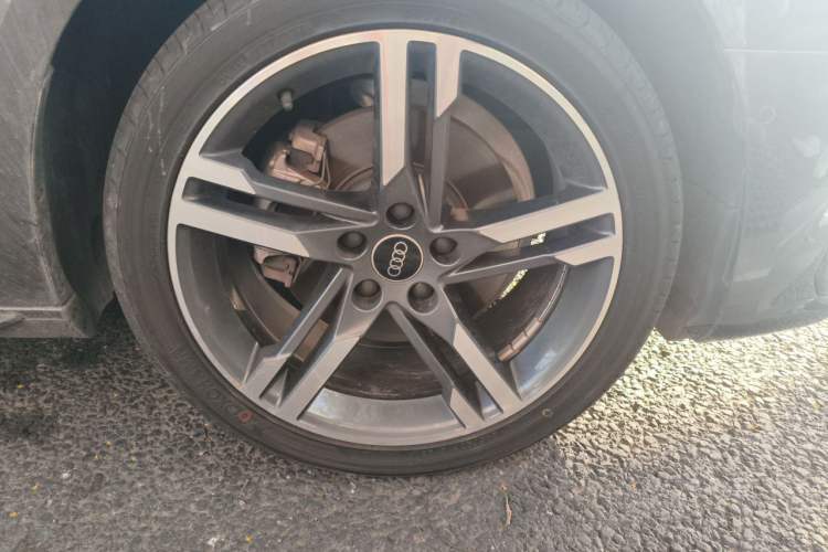 Used Audi A4L 2022 40 TFSI Luxury Dynamic Model Right Front Wheel Hub