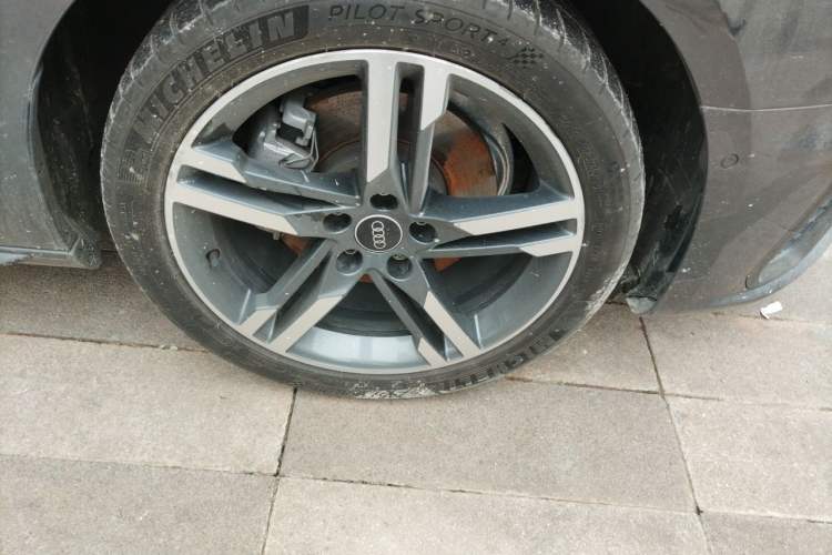 Used Audi A4L 2022 40 TFSI Luxury Dynamic Model Right Front Wheel Hub