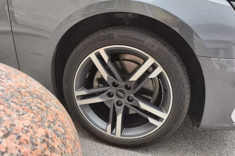Used Audi A4L 2022 40 TFSI Fashion Dynamic Model Right Front Wheel Hub