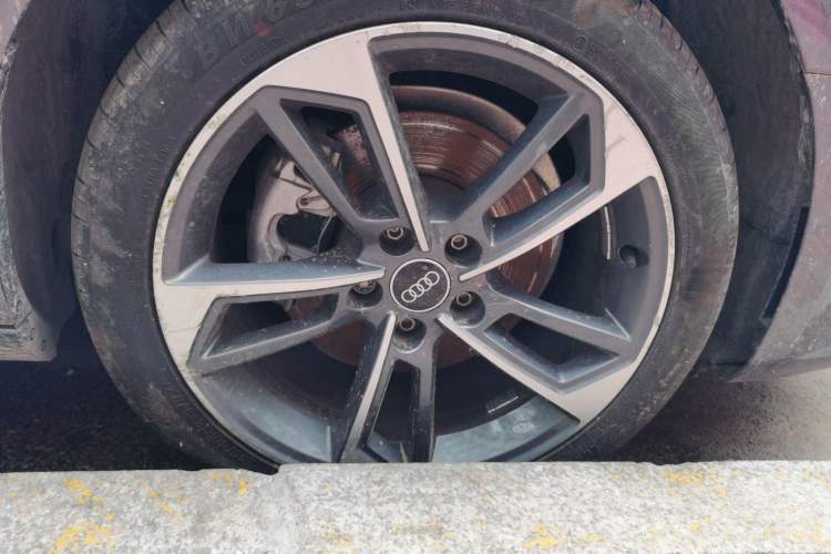Used Audi A4L 2022 40 TFSI Fashion Dynamic Model Right Front Wheel Hub