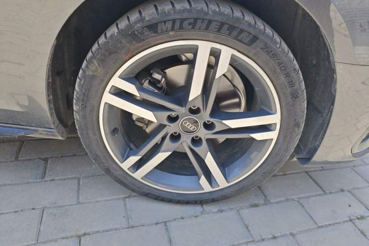 Used Audi A4L 2022 40 TFSI Luxury Dynamic Model Right Front Wheel Hub