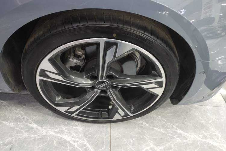 Used Audi A4L 2022 40 TFSI quattro RS Performance Package Right Front Wheel Hub