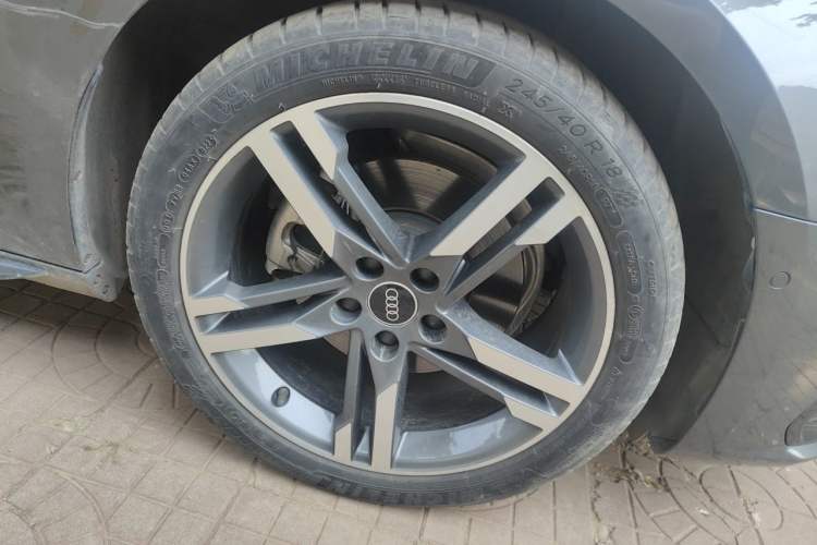 Used Audi A4L 2022 40 TFSI Luxury Dynamic Model Right Front Wheel Hub