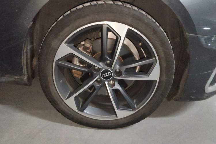 Used Audi A4L 2022 40 TFSI Fashion Dynamic Model Right Front Wheel Hub