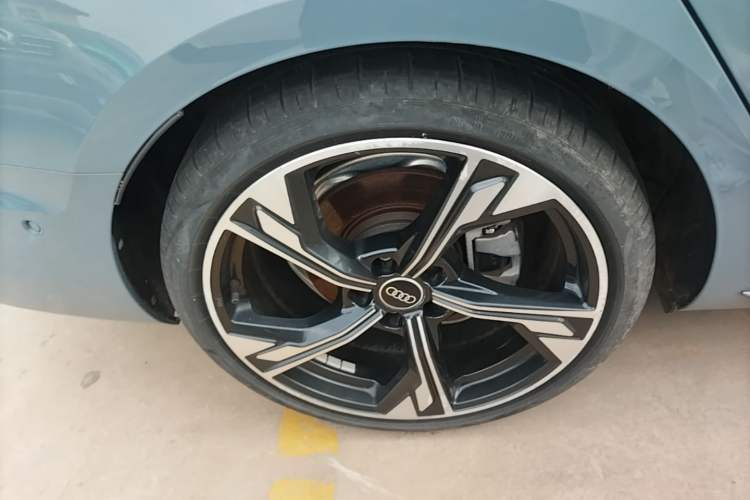 Used Audi A4L 2022 40 TFSI quattro RS Performance Package Right Rear Wheel Hub