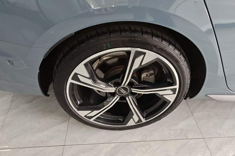 Used Audi A4L 2022 40 TFSI quattro RS Performance Package Right Rear Wheel Hub