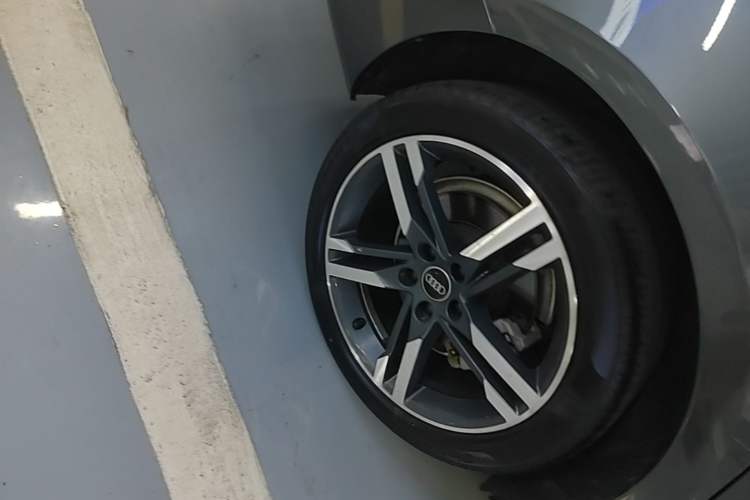 Used Audi A4L 2022 40 TFSI Luxury Dynamic Model Right Rear Wheel Hub