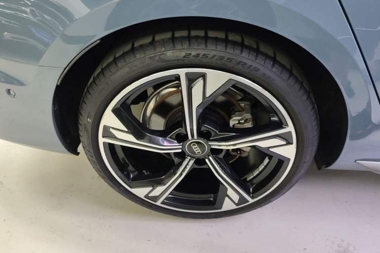 Used Audi A4L 2022 40 TFSI quattro RS Performance Package Right Rear Wheel Hub
