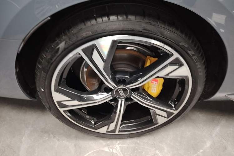 Used Audi A4L 2022 40 TFSI quattro RS Performance Package Right Rear Wheel Hub