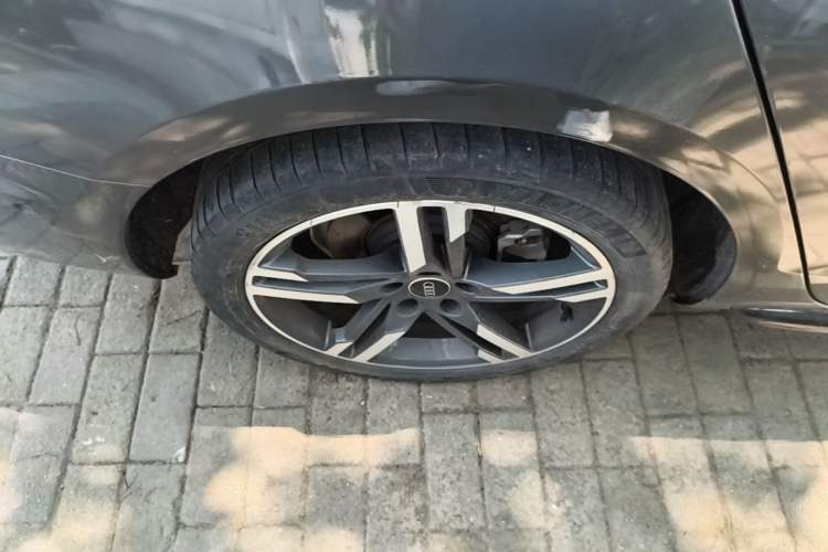 Used Audi A4L 2022 40 TFSI Luxury Dynamic Model Right Rear Wheel Hub