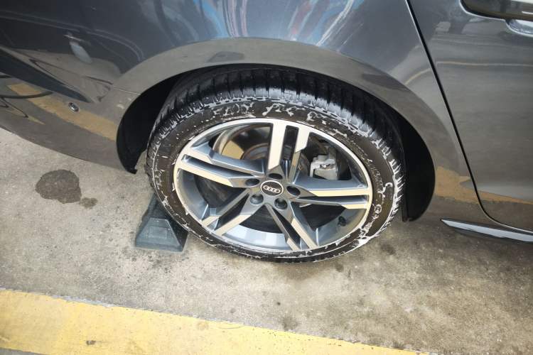Used Audi A4L 2022 40 TFSI Luxury Dynamic Model Right Rear Wheel Hub