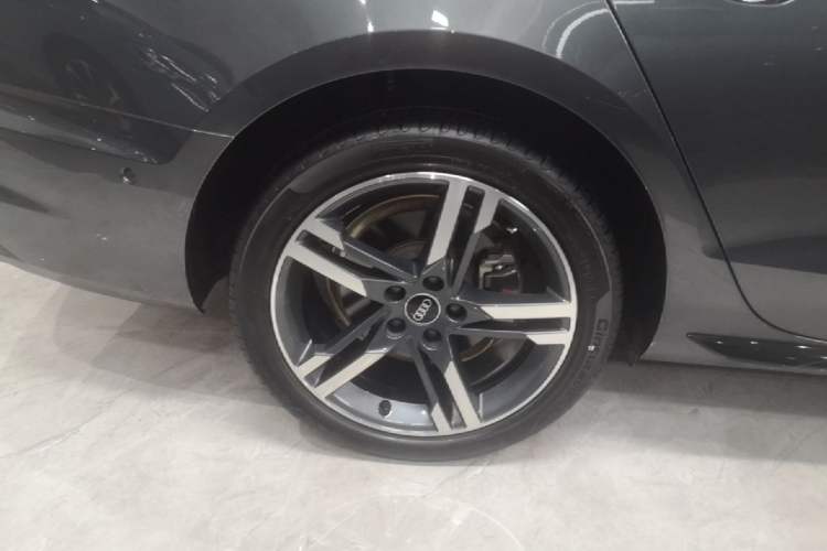 Used Audi A4L 2022 40 TFSI Luxury Dynamic Model Right Rear Wheel Hub