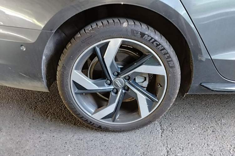 Used Audi A4L 2022 40 TFSI Luxury Dynamic Model Right Rear Wheel Hub