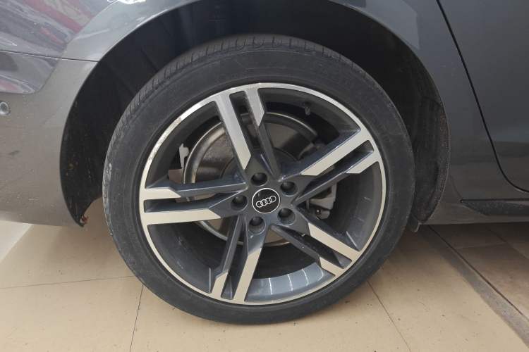 Used Audi A4L 2022 40 TFSI Luxury Dynamic Model Right Rear Wheel Hub