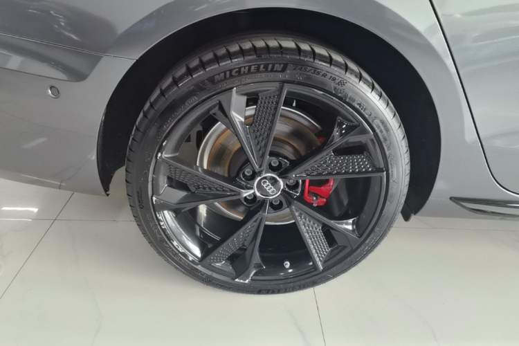 Used Audi A4L 2022 40 TFSI Luxury Dynamic Model Right Rear Wheel Hub