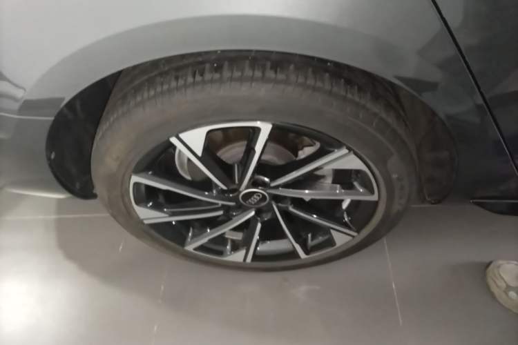 Used Audi A4L 2022 40 TFSI Luxury Dynamic Model Right Rear Wheel Hub