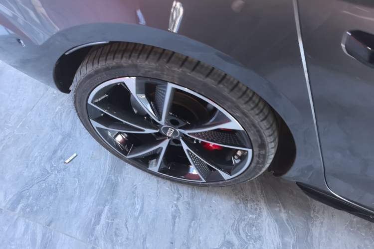 Used Audi A4L 2022 45 TFSI quattro Prestige Dynamic Edition Right Rear Wheel Hub