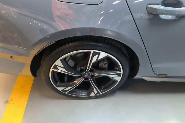 Used Audi A4L 2022 40 TFSI quattro RS Performance Package Right Rear Wheel Hub