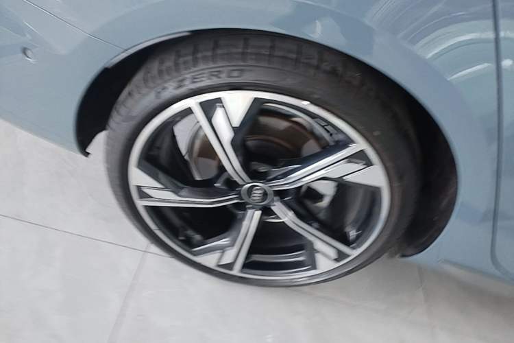Used Audi A4L 2022 40 TFSI quattro RS Performance Package Right Rear Wheel Hub