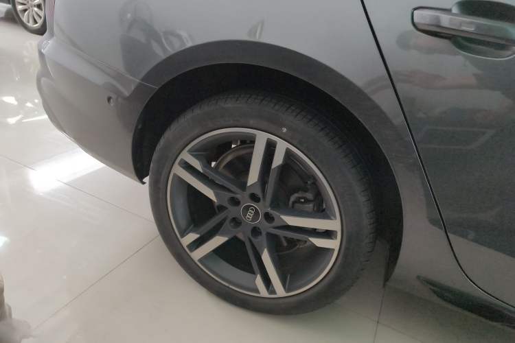 Used Audi A4L 2022 40 TFSI Luxury Dynamic Model Right Rear Wheel Hub