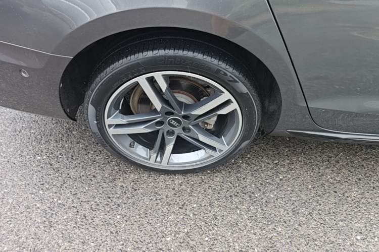 Used Audi A4L 2022 40 TFSI Luxury Dynamic Model Right Rear Wheel Hub