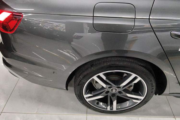 Used Audi A4L 2022 40 TFSI Luxury Dynamic Model Right Rear Wheel Hub