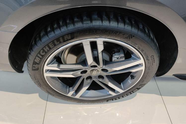 Used Audi A4L 2022 40 TFSI Luxury Dynamic Model Right Rear Wheel Hub