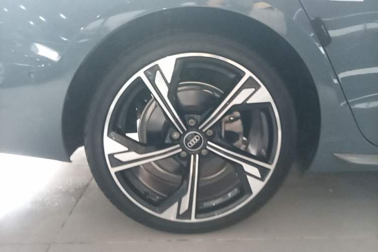 Used Audi A4L 2022 40 TFSI quattro RS Performance Package Right Rear Wheel Hub