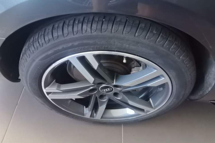 Used Audi A4L 2022 40 TFSI Luxury Dynamic Model Right Rear Wheel Hub