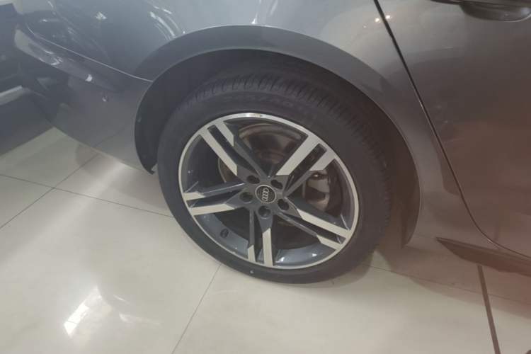 Used Audi A4L 2022 40 TFSI Luxury Dynamic Model Right Rear Wheel Hub
