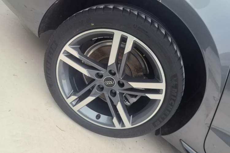 Used Audi A4L 2022 40 TFSI Luxury Dynamic Model Right Rear Wheel Hub