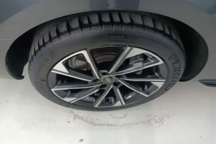 Used Audi A4L 2022 40 TFSI Luxury Dynamic Model Right Rear Wheel Hub