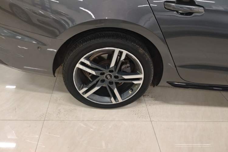 Used Audi A4L 2022 40 TFSI Luxury Dynamic Model Right Rear Wheel Hub