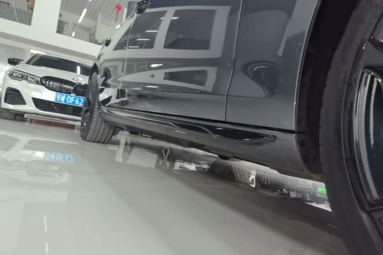 Used Audi A4L 2022 40 TFSI Luxury Dynamic Model Right Side Sill