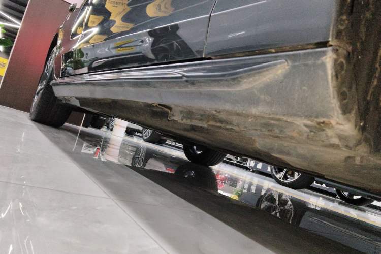 Used Audi A4L 2022 40 TFSI Luxury Dynamic Model Right Side Sill