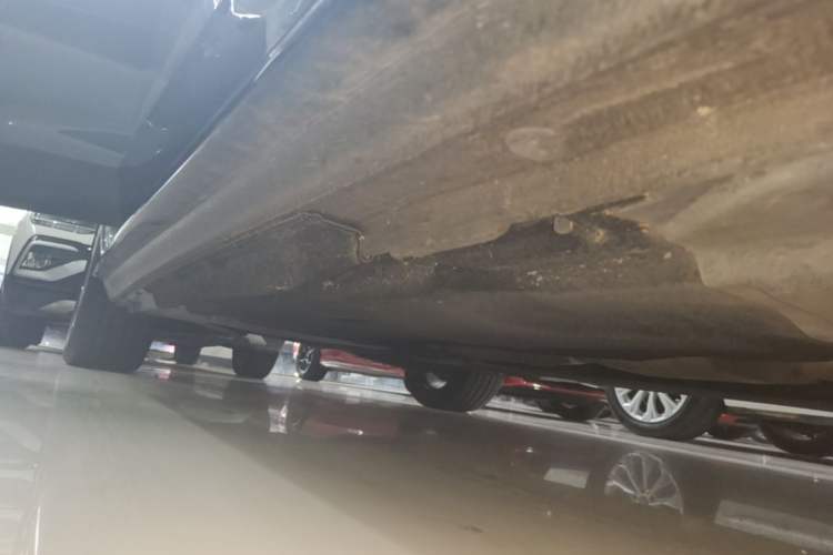 Used Audi A4L 2022 40 TFSI Luxury Dynamic Model Right Side Sill